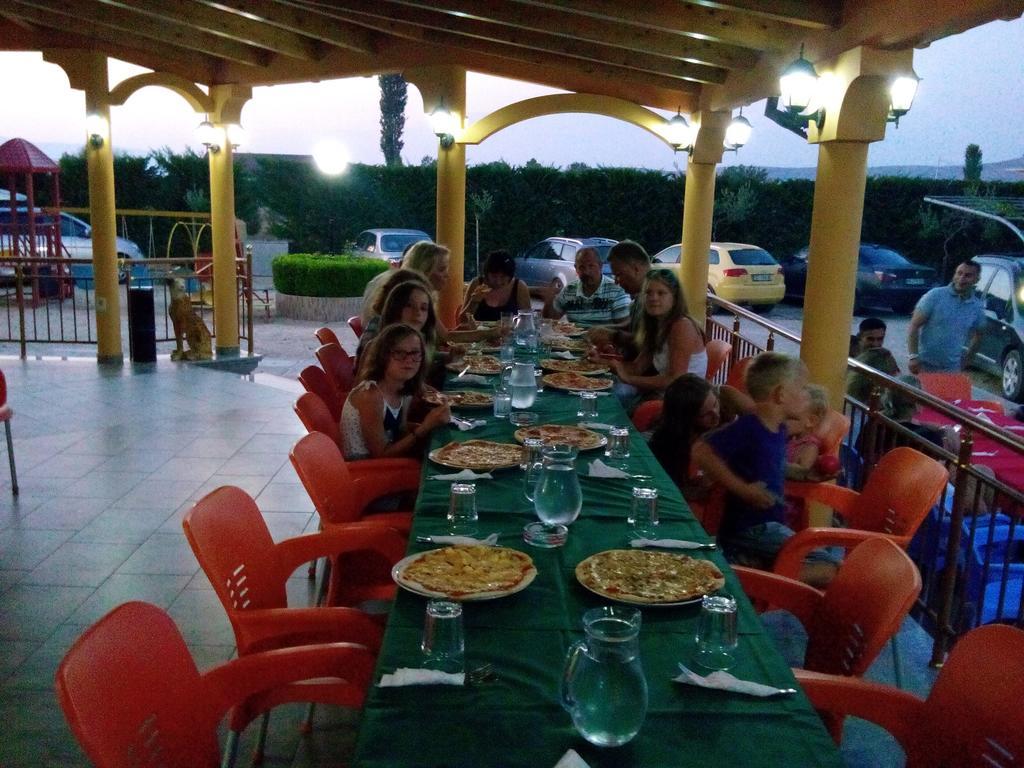 Hotel Restaurant Globi Velipojë Exterior foto